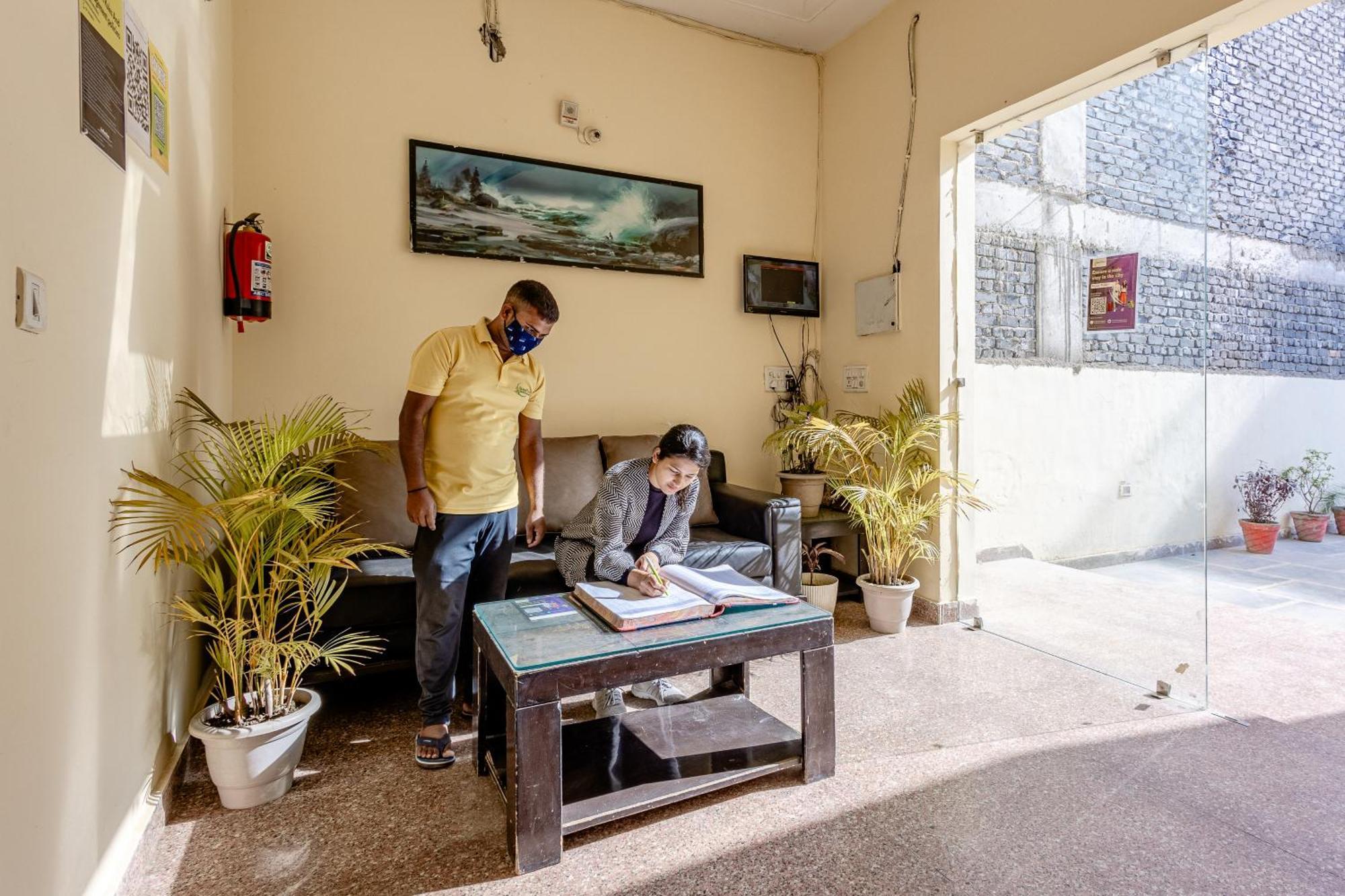 Lime Tree Studio Near Fortis Гургаон Экстерьер фото