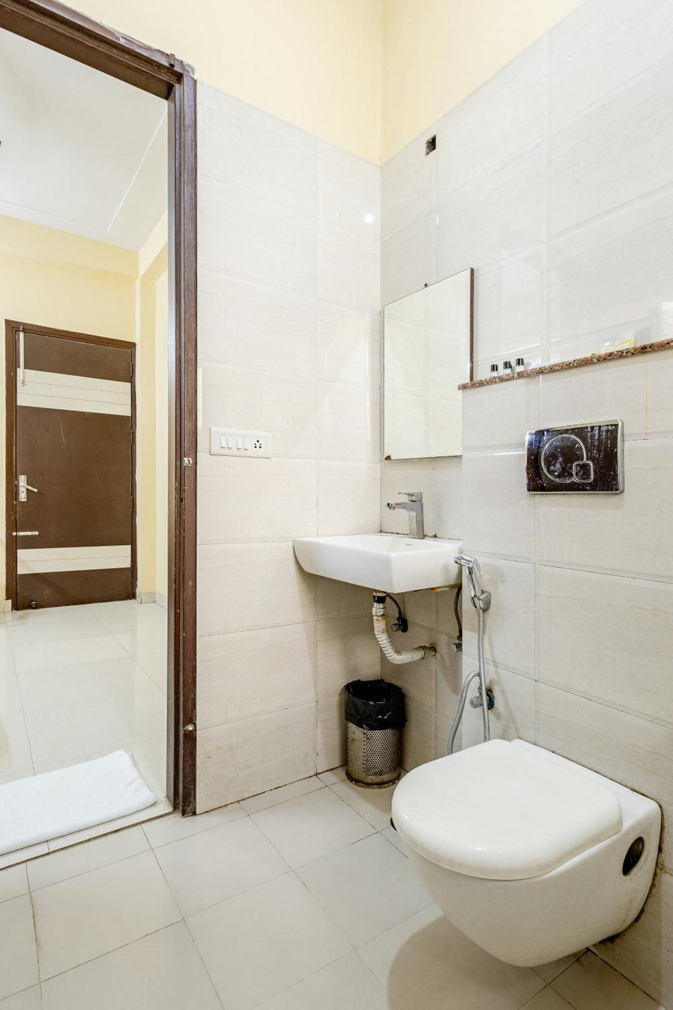 Lime Tree Studio Near Fortis Гургаон Экстерьер фото